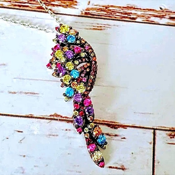 Majestic Wings Topaz Pendent - Picture 3 of 7